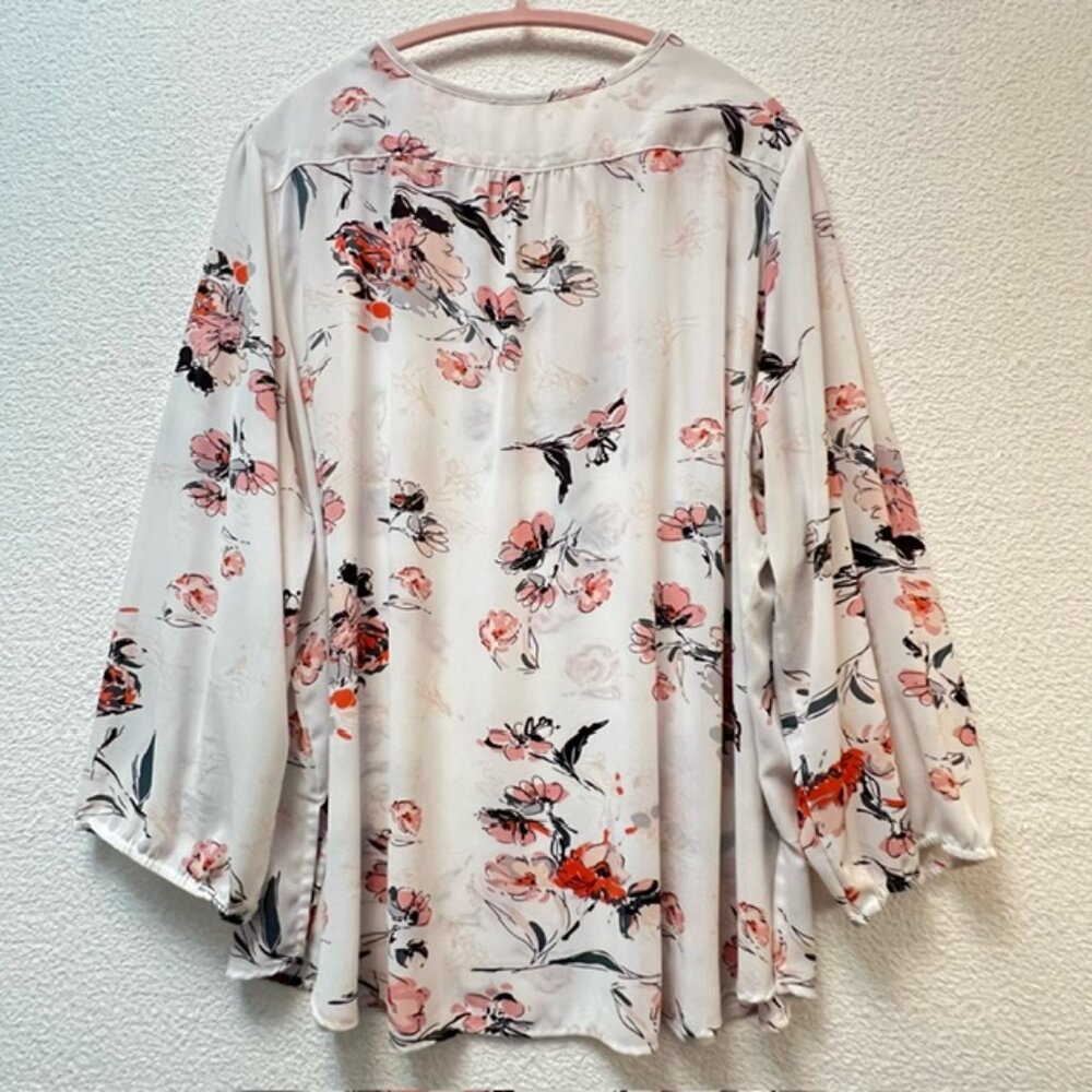 Fun2Fun Women's Floral Boho Blouse w/Henley neckline, 3/4 Sleeves, Plus Size 3X - Picture 3 of 6
